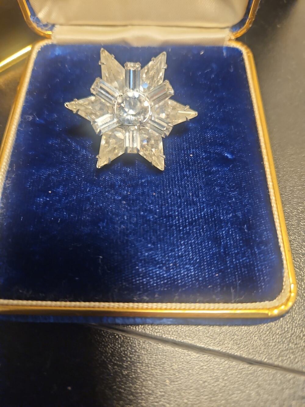 Vintage Rhinestone Starburst Brooch – Weiss Style Silver Tone Mid Century Brooch